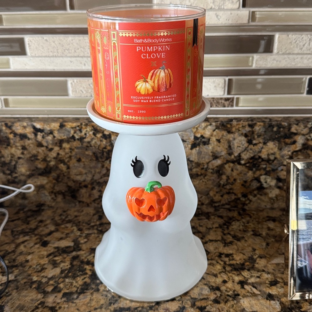 Bath & Body Works Pumpkin Clove Candle with White Ghost Holder (Both new)